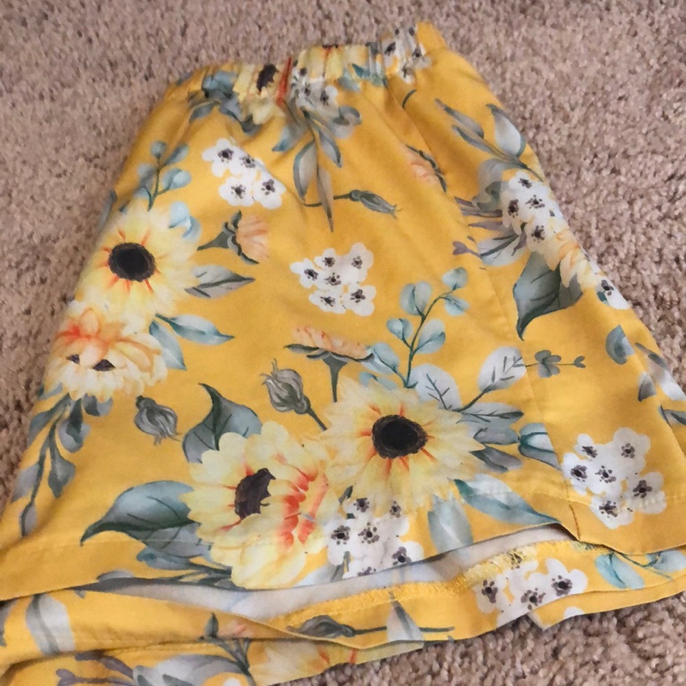 These are yellow flower short from SHEIN in a size XL in women’s